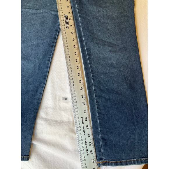 Gloria Vanderbilt Women Amanda Jeans size 8 Short Blue Straight Leg Mid Rise - Picture 4 of 11